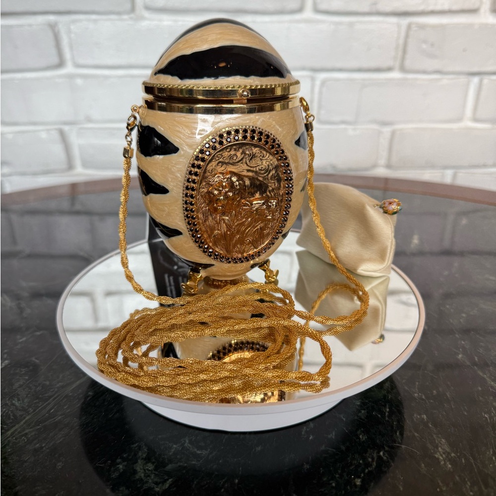 Vivian Alexander EGG purse Gold & Black Decorative perfect condition with tags
